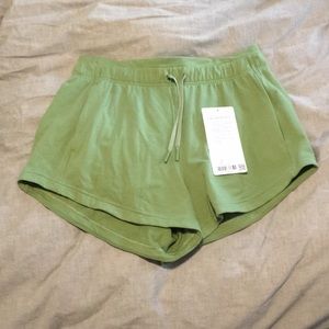 Lululemon inner glow HR short 3”